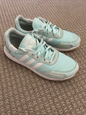 adidas Women's vintage runner Mint